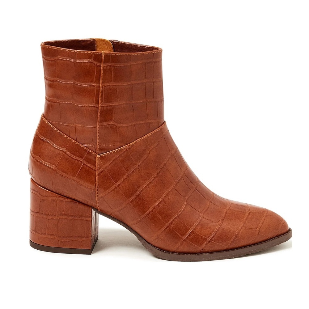 Melrose Ave Women’s Faux Leather Block Heel Side-Zip Pointed Toe Booties